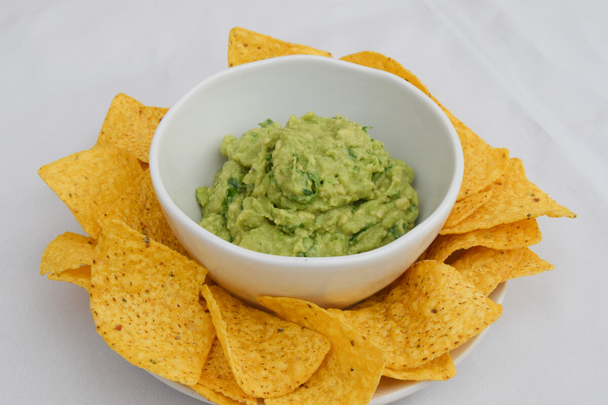 Nachos con guacamole, el aperitivo perfecto listo en menos de cinco minutos